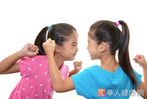 兒盟調查發現,受到家長寵溺的影響,5成孩子出現「兇、挑、拗」的慣寶寶現象。